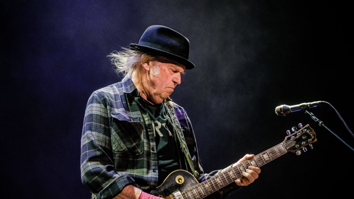 Neil Young életművének felét megvásárolta egy brit cég