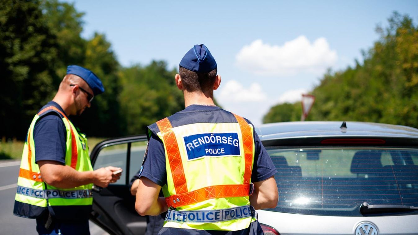 Belefutottak a razziába – megszállták a rendőrök az utakat