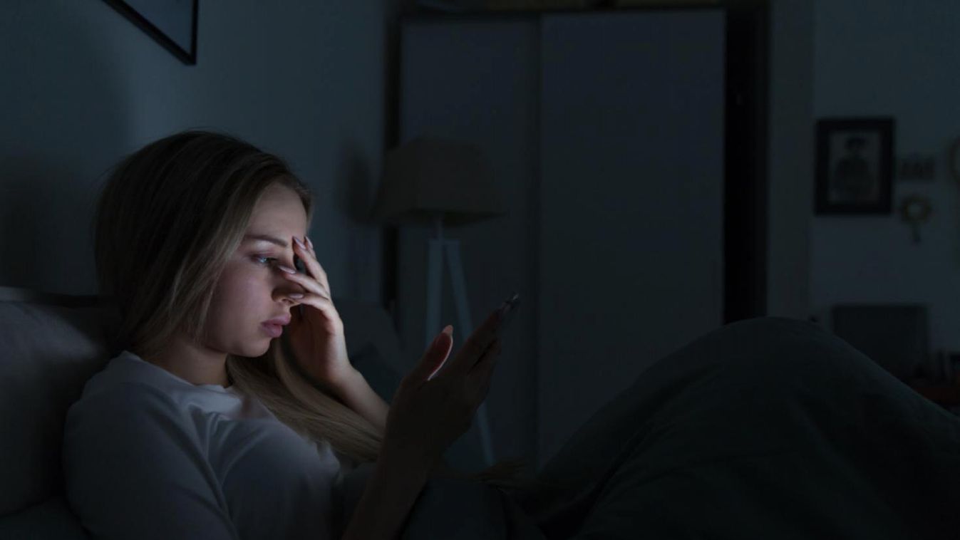 Jobban fogunk aludni, ha így használjuk a mobilt