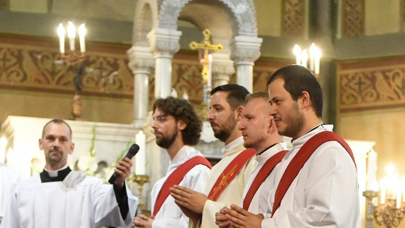 Diakónusi szolgálatát töltötte Tótiban Vida Zoltán