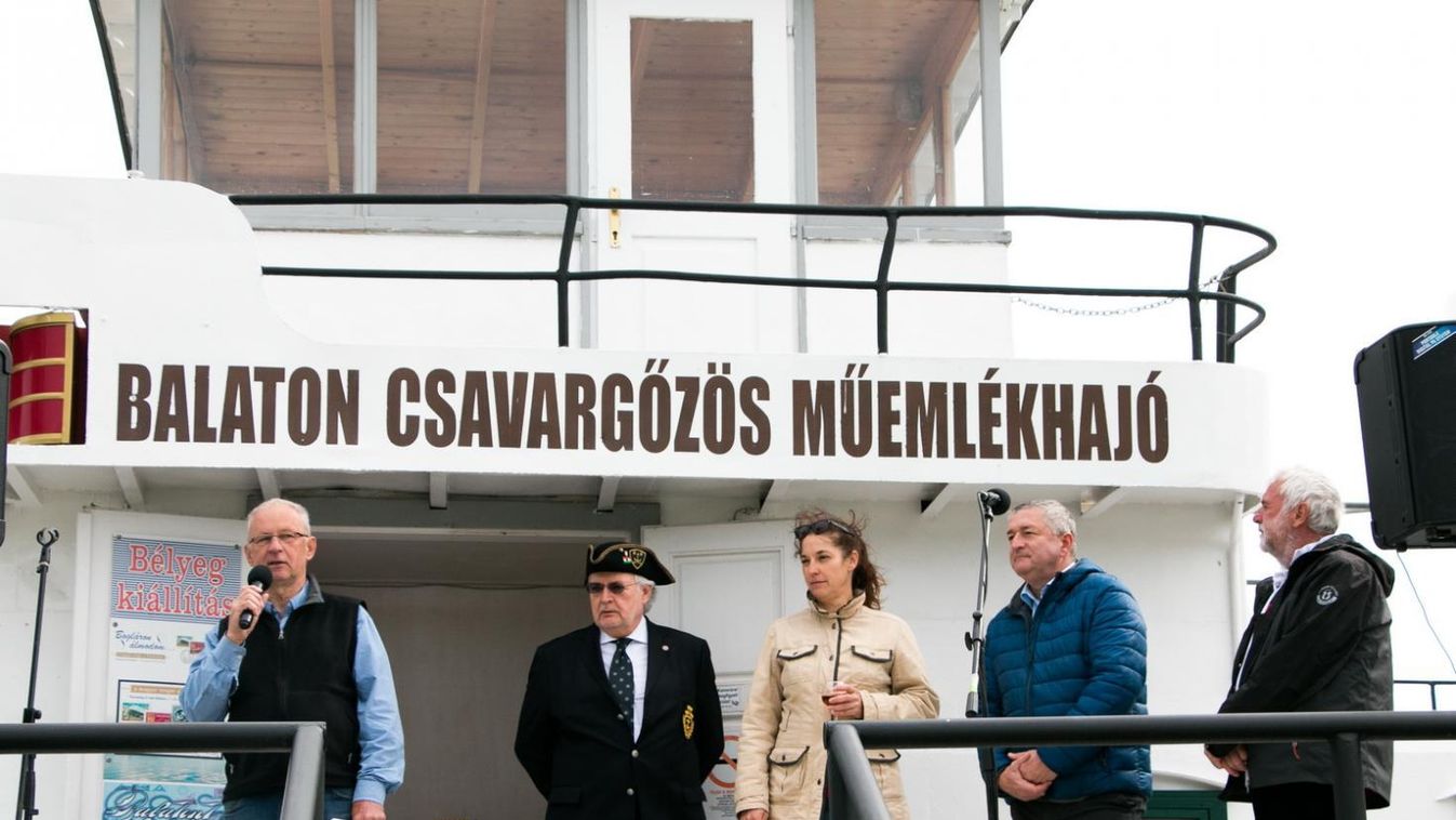 Ezer kishajóval nyitották meg a szezont Balatonbogláron