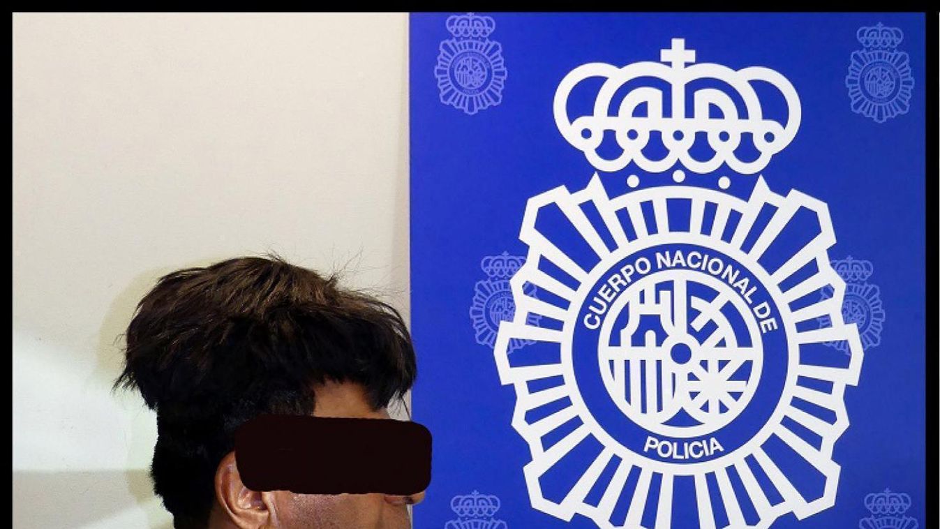 Parókája alatt próbált meg kokaint csempészni egy férfi