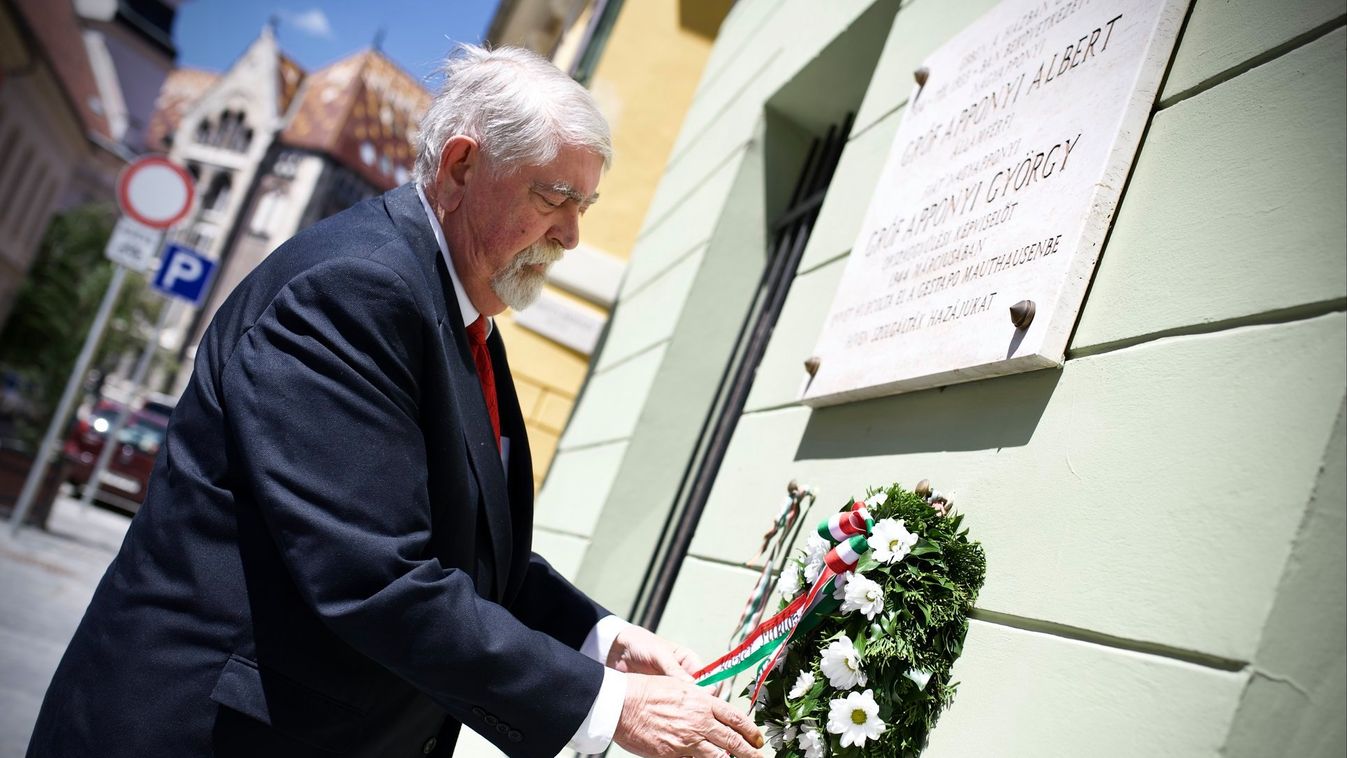 Koszorút helyezett el Apponyi Albert emléktábláján Kásler Miklós