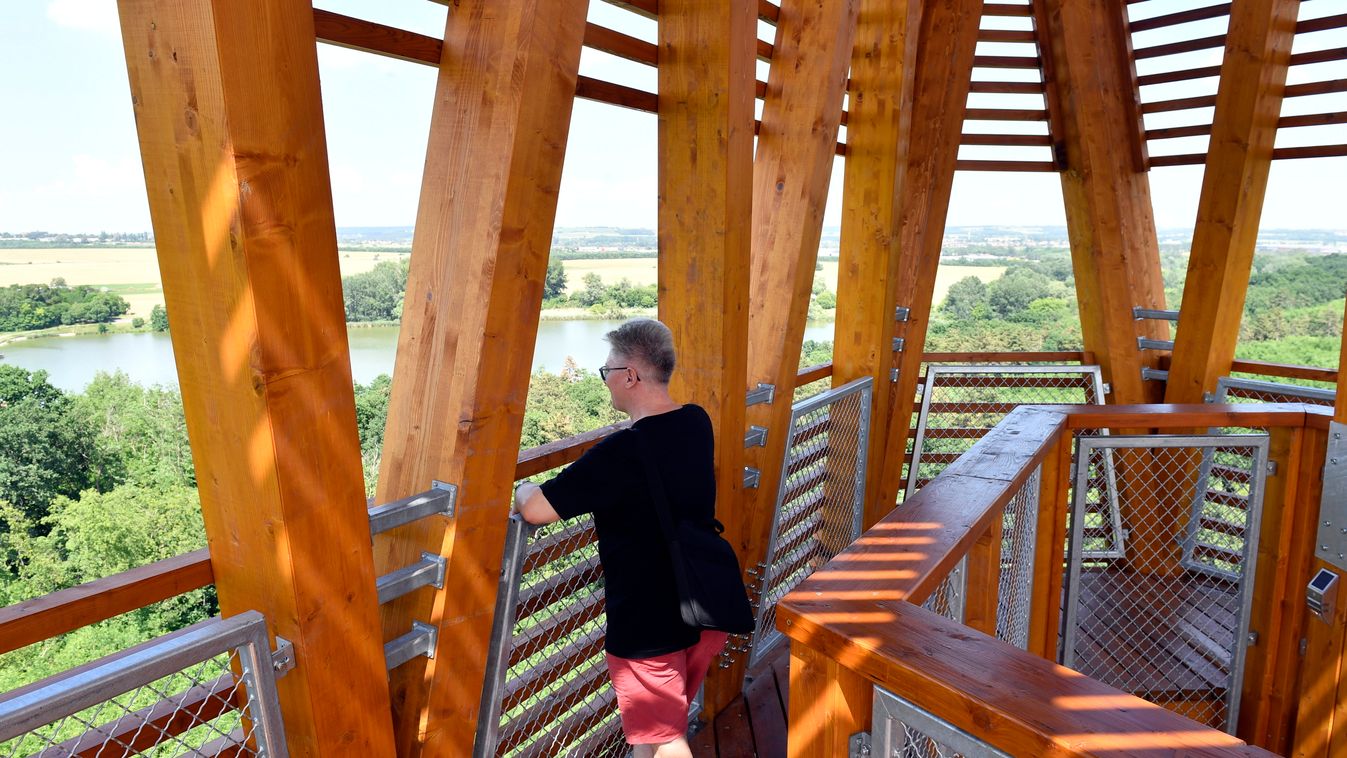 Keresik Magyarország kedvenc kilátóját és turistaházát