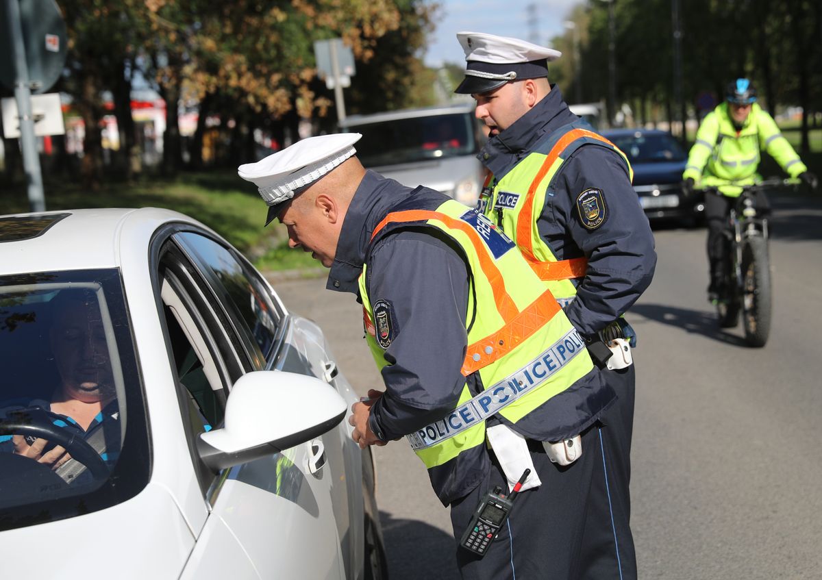 rendőrség rendőr autó ellenőrzés roadpol