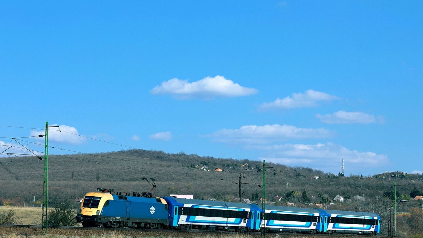 Vágányzár miatt buszoznak az utasok