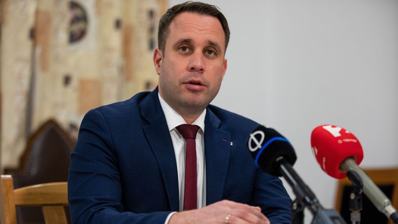 Dömötör Csaba: az uniós források folyósításának vitája a politikai zsarolásról szól