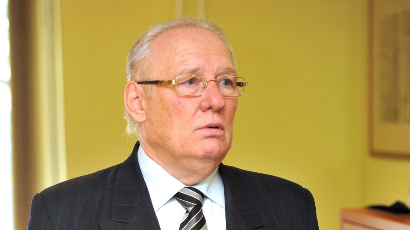 Felhőkig repítette a tudása