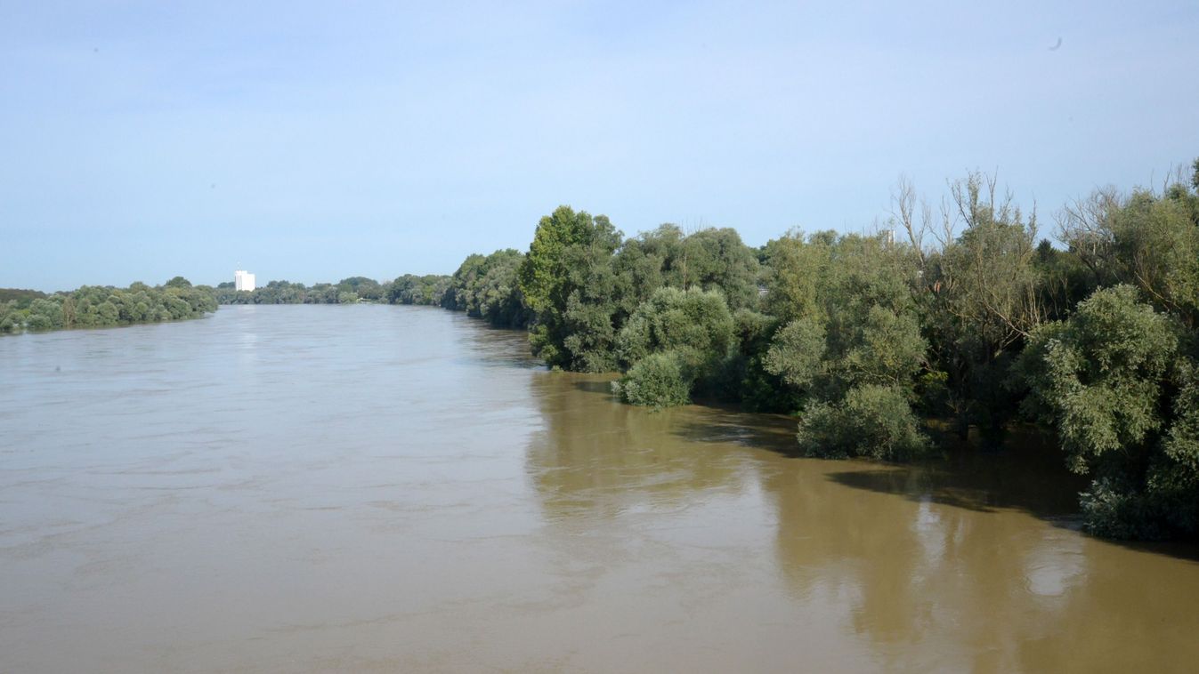 Elmarad a fesztivál, lezárták a kikötőt az áradó Dráva miatt