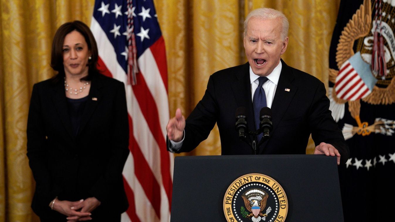Joe Biden alelnöknőjén nevet az egész világ (videó)