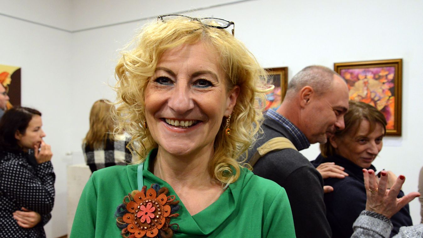 Megnyílt Bózsa Brigitta kiállítása Várdán