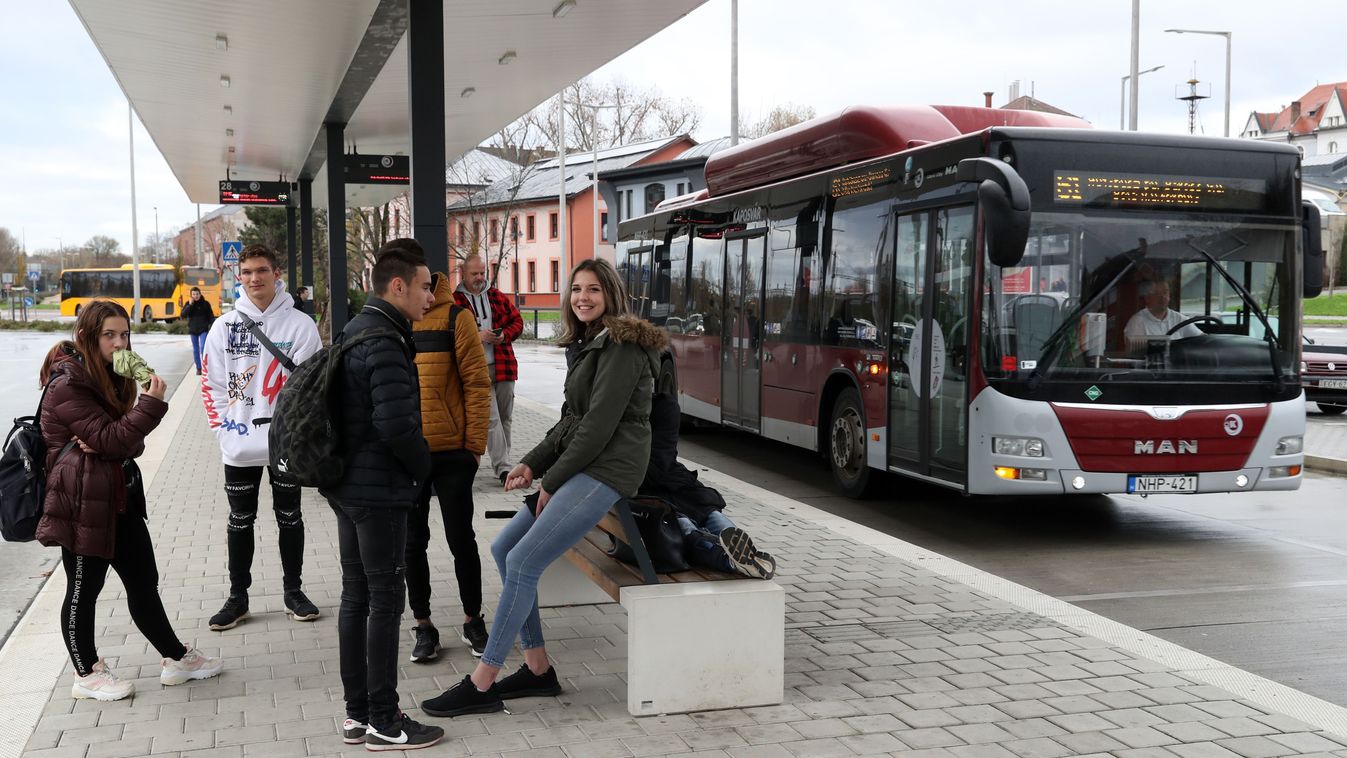 Lakossági felmérés a buszmegállóknál