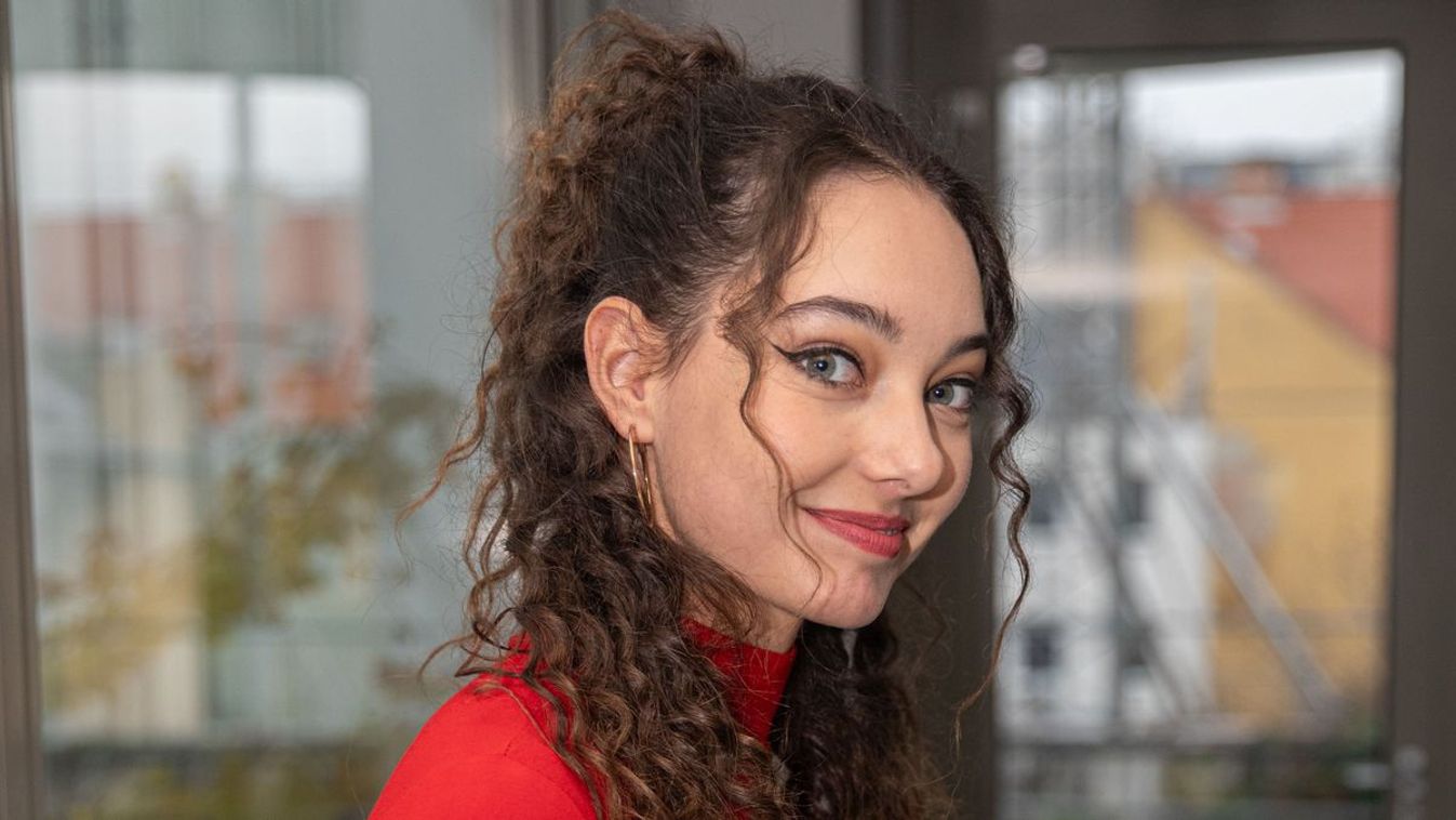 Hunyadi Donatella egy szál bodyban állt színpadra