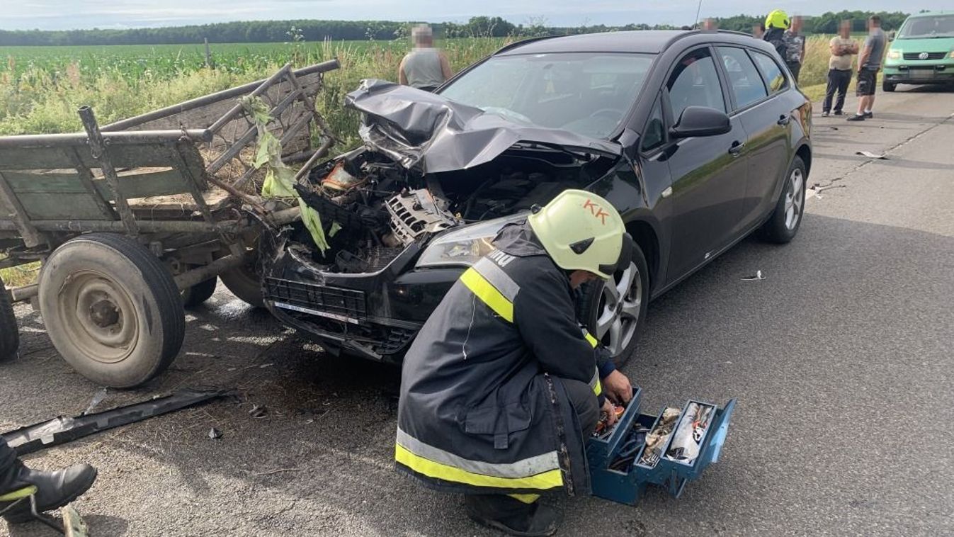 SONLINE – Lovaskocsi és autó ütközött, a ló megsérült
