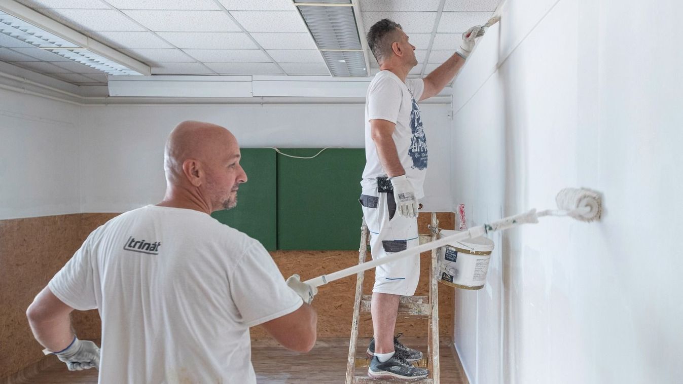 Felújítják a tantermeket, néhol a szülők is segítenek