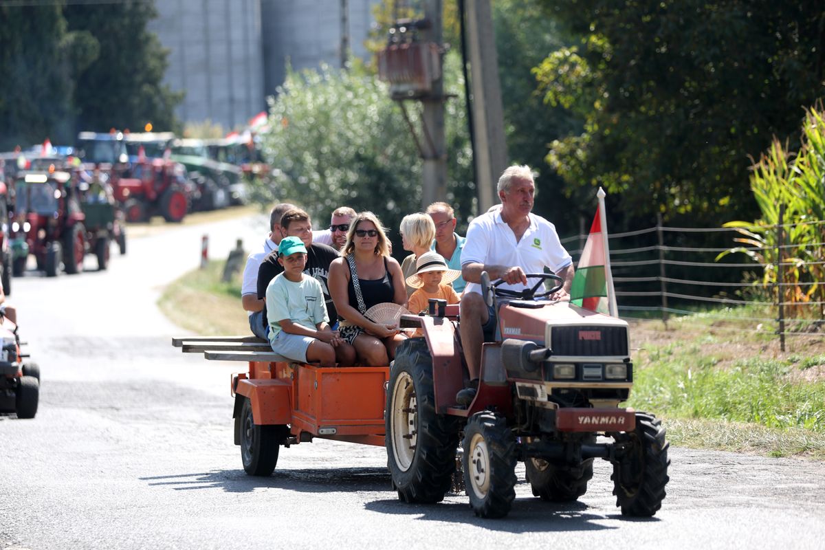 Porrogi traktor felvonulás