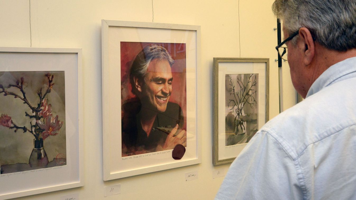 Andrea Bocelli borába is belemártotta ecsetét a művész