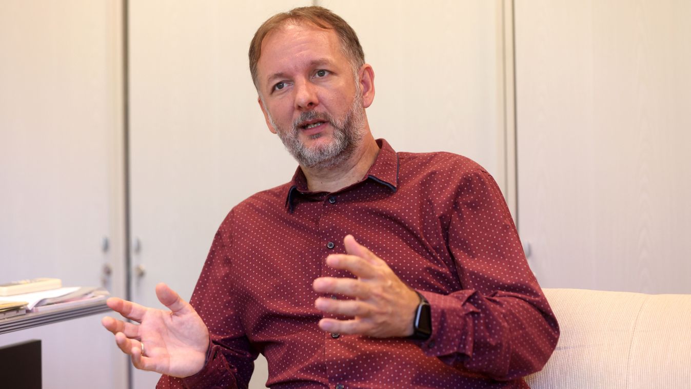 Gombos Péter: soha nem olvastak még annyit a diákok, mint ma – kérdés, mit