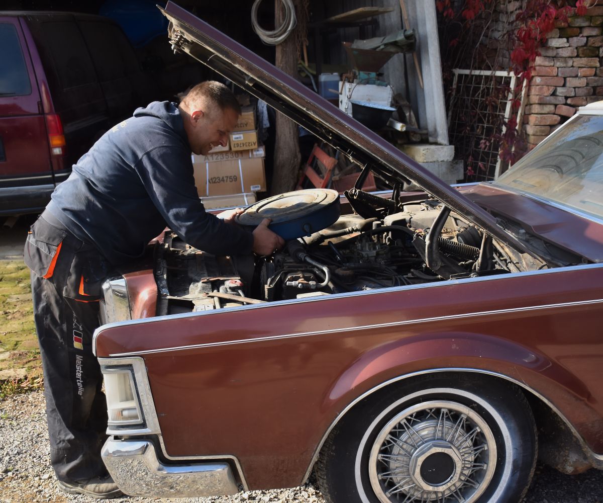 A Lincoln Continental Mark III most még finoman szólva is törődést igényel