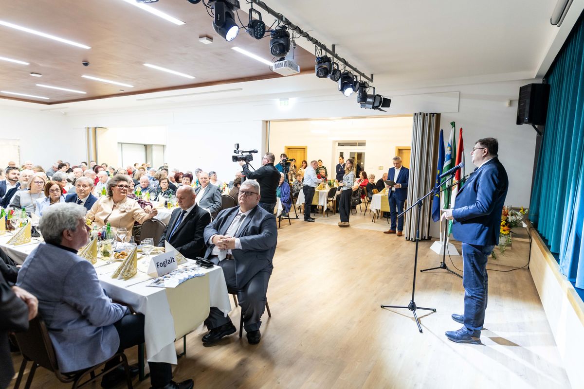 Átadták Balatonszentgyörgyön a Művelődési Házat, ünnepég, nagyterem, Biró Norbert