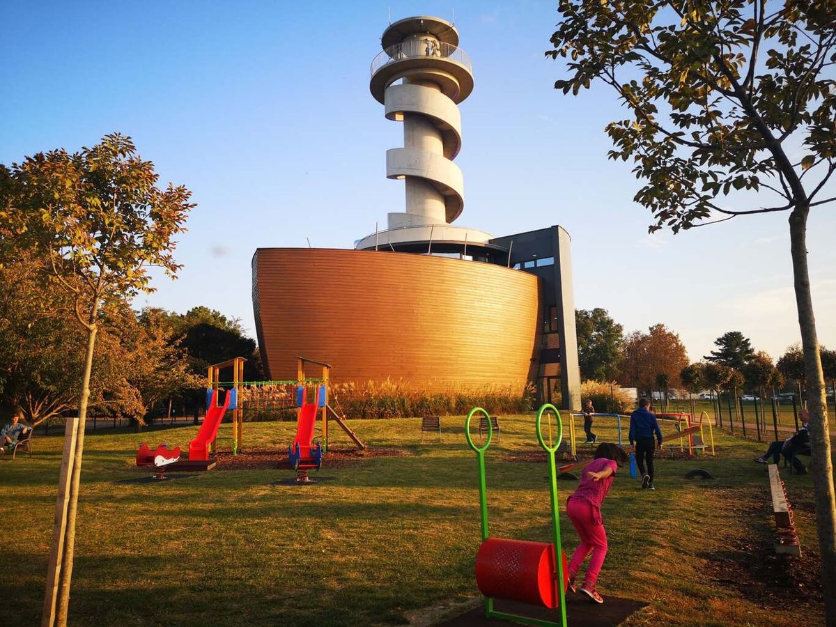 Balatoni kilátók, déli part, Balatonföldvár hajózástörténeti Látogatóközpont, és kilátó, játszótér