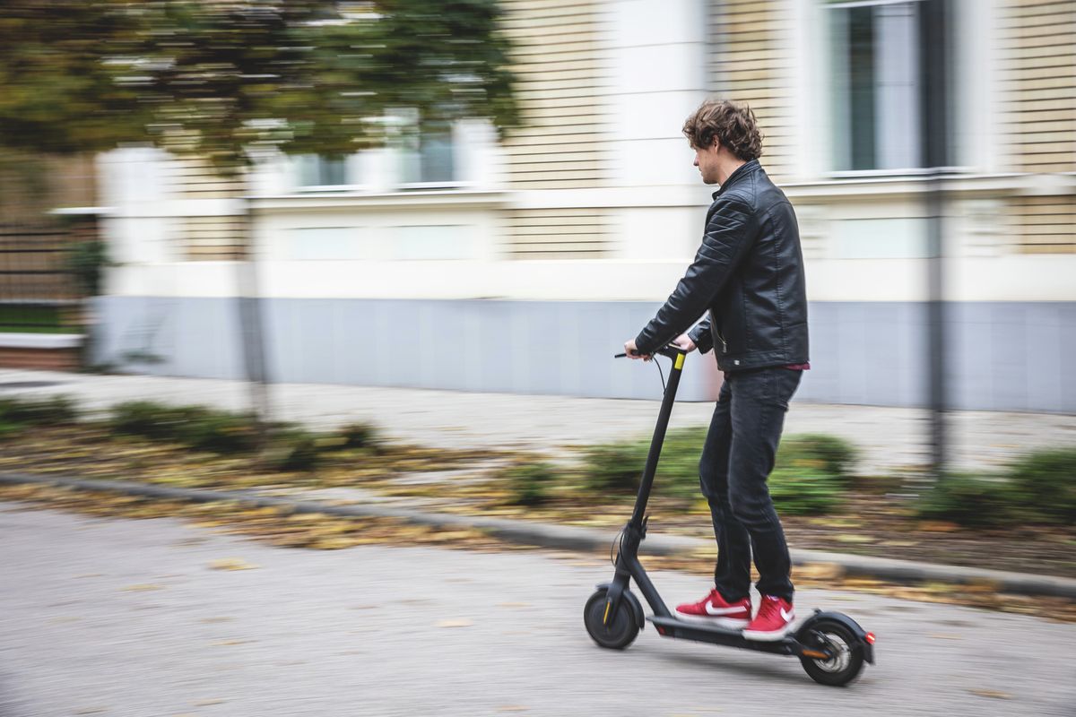 roller, e-roller, elektromos roller, kresz