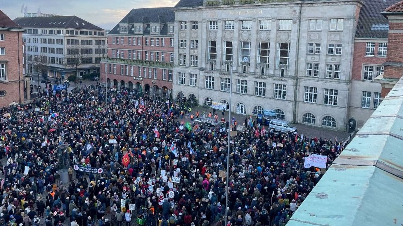 Menczer Tamás: a német vezetők élet-halál kérdésében döntöttek, a halált választották