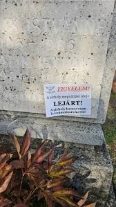 Hamis sírmatricák Kaposváron
