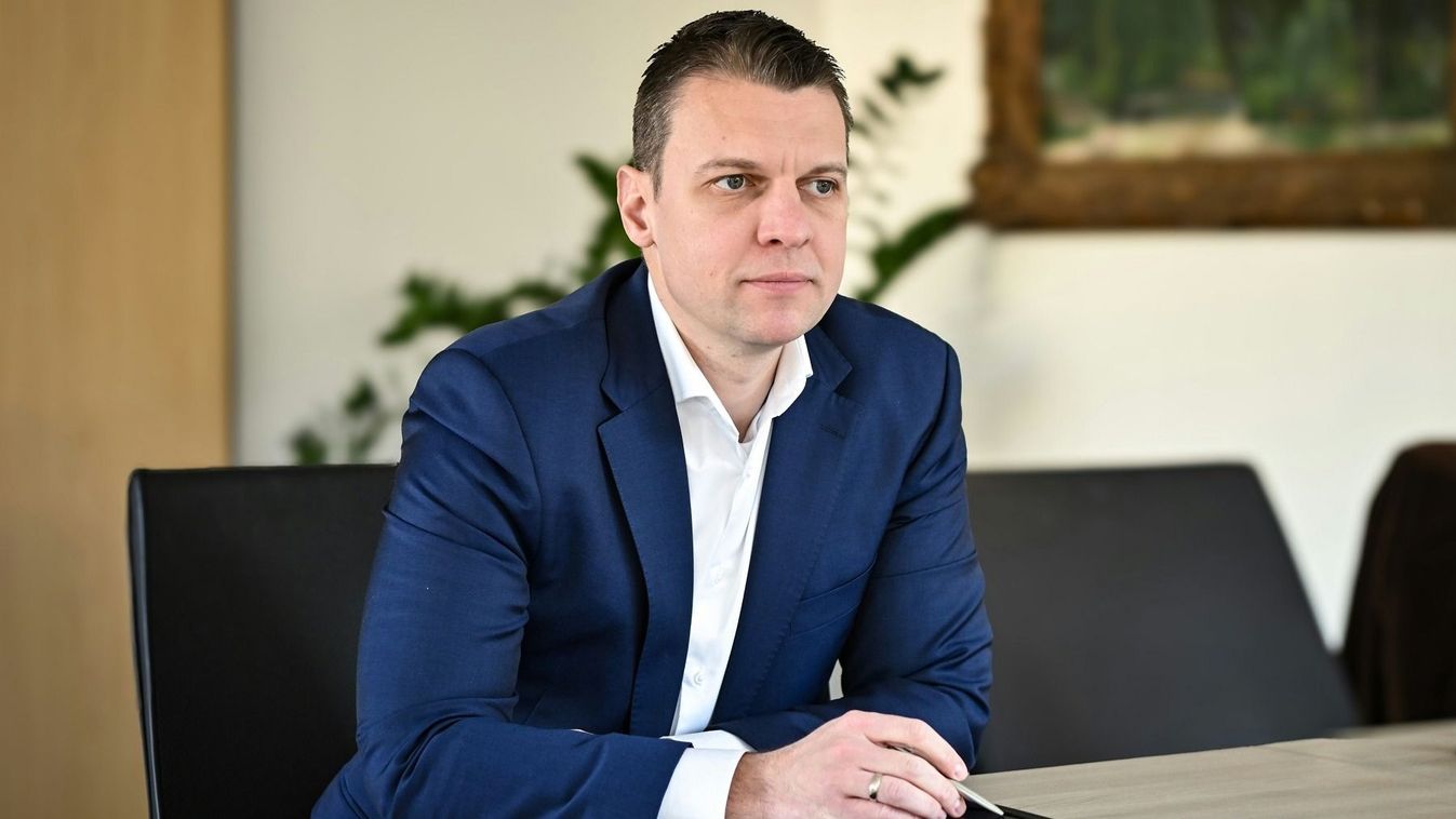 Menczer Tamás: jobb lett volna, ha hallgatnak Orbán Viktorra!