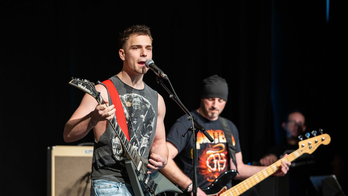 Rocktól zengett Balatonboglár: egymásnak adták a színpadot az újhullámos bandák