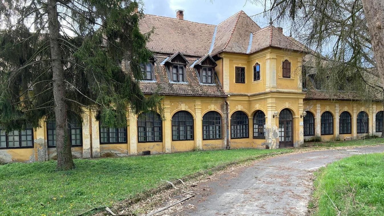 Titkozatos, 200 éves kastély omladozik a Balatontól délre