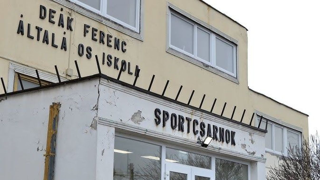 Látványos szakaszához érkezett a barcsi sportcsarnok-felújítás