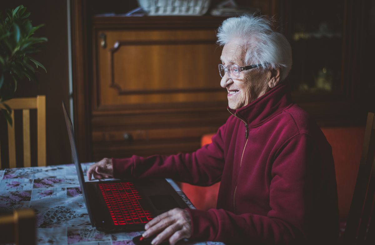 Több embert is átvert az internetes csaló