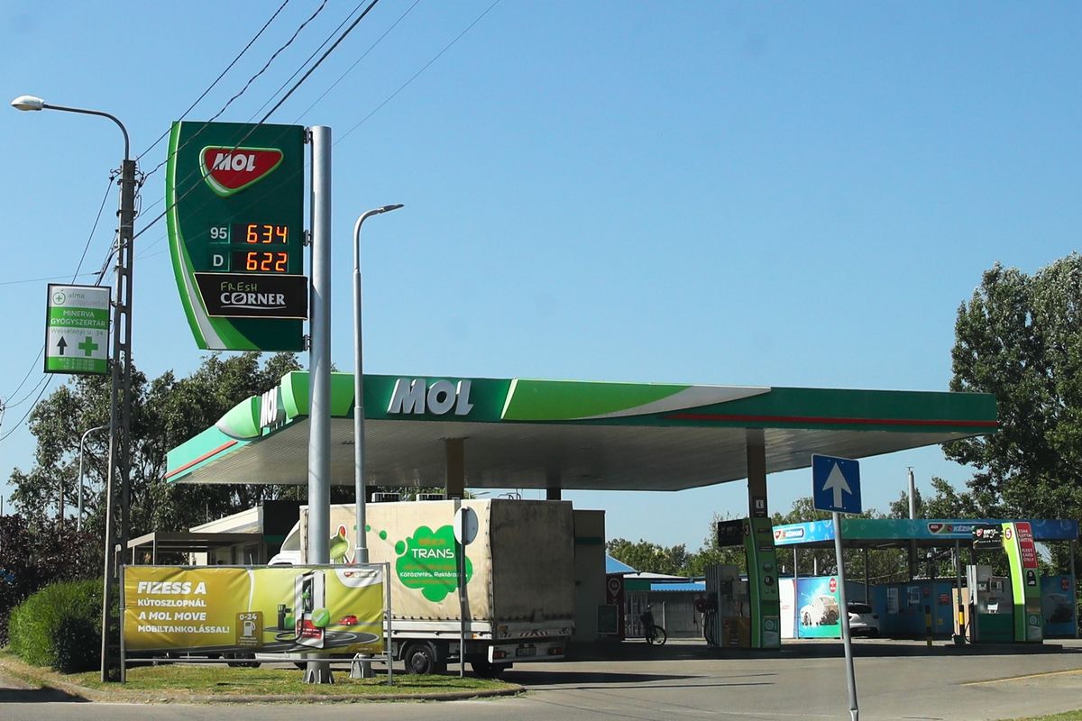 Ismét drágább lesz a tankolás