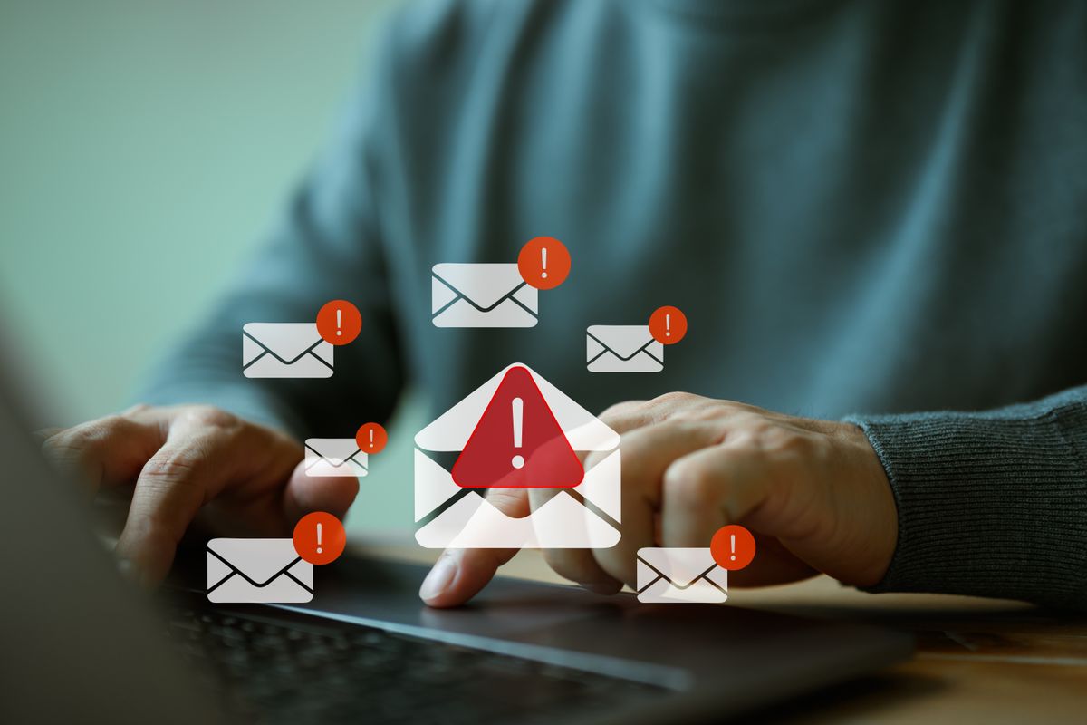 adathalász e-mail