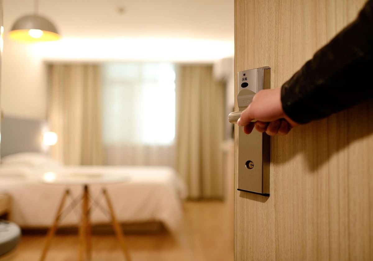 Vérben úszott, hotel szoba, szálloda, vendég