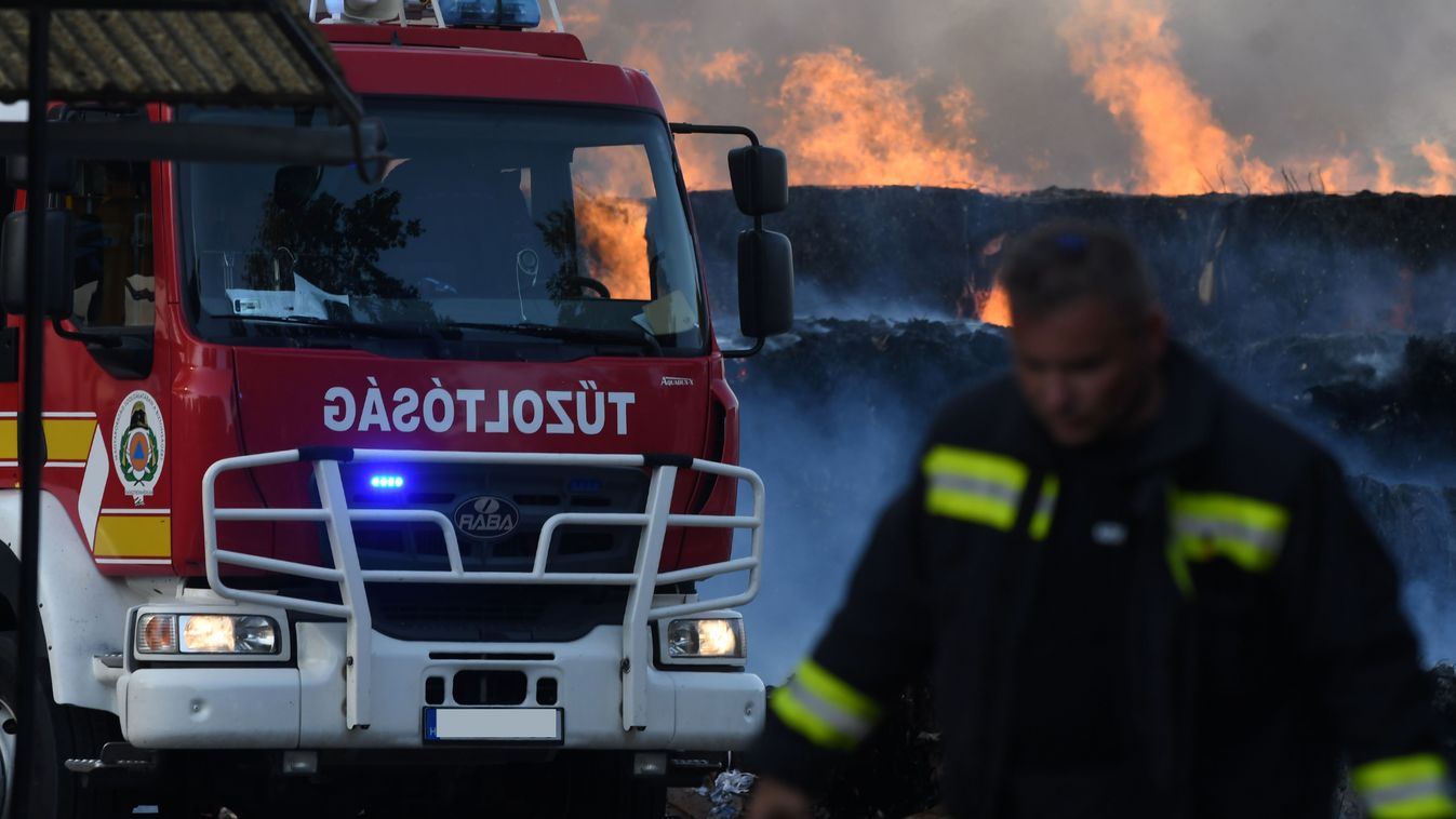 Lángol a nádas Fonyód és Buzsák között – hatalmas területen terjed a tűz