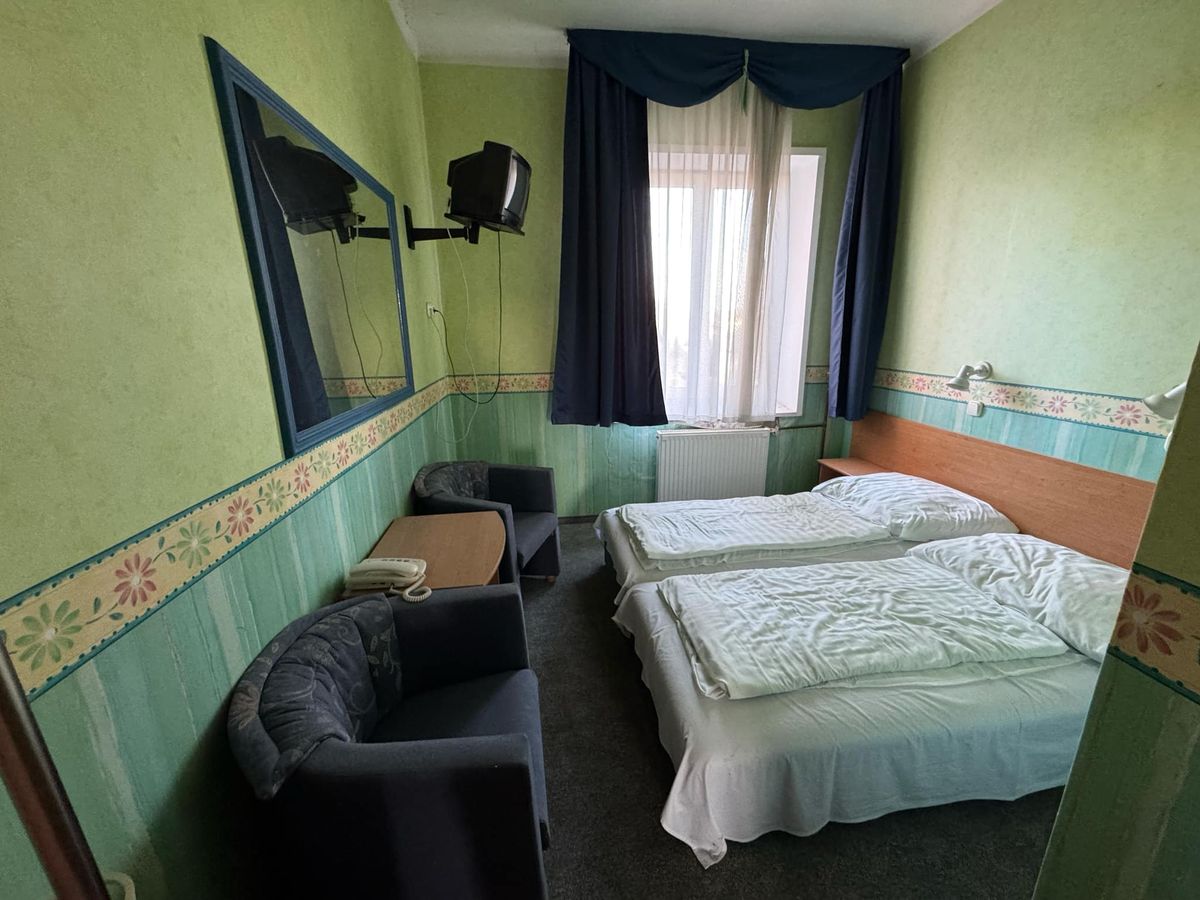 Balatoni hotel, urbex, 10 éve zárva