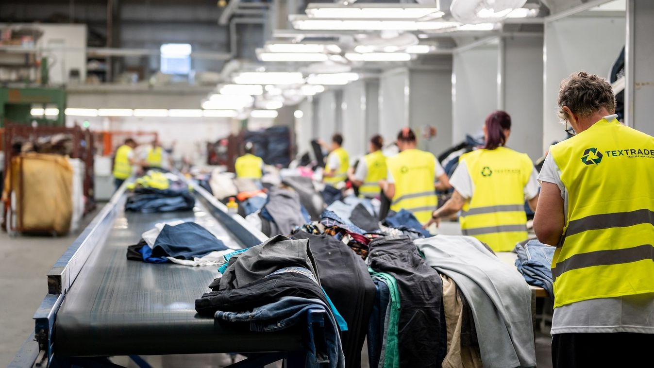 Tavaszi lomtalanítás: plüssmackó, használt cipő is landolhat a ruhagyűjtő konténerben