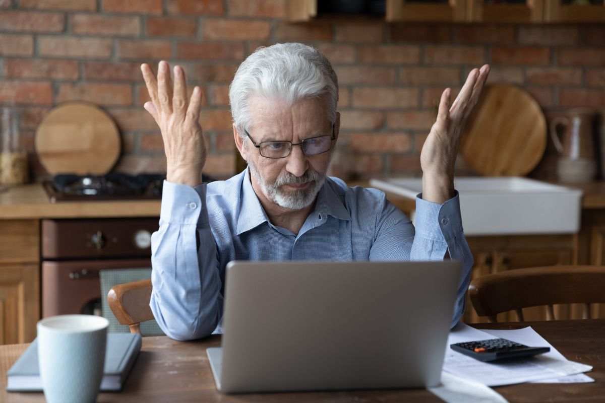 Annoyed,Worried,Aged,Man,Pensioner,Sit,By,Laptop,Unable,To