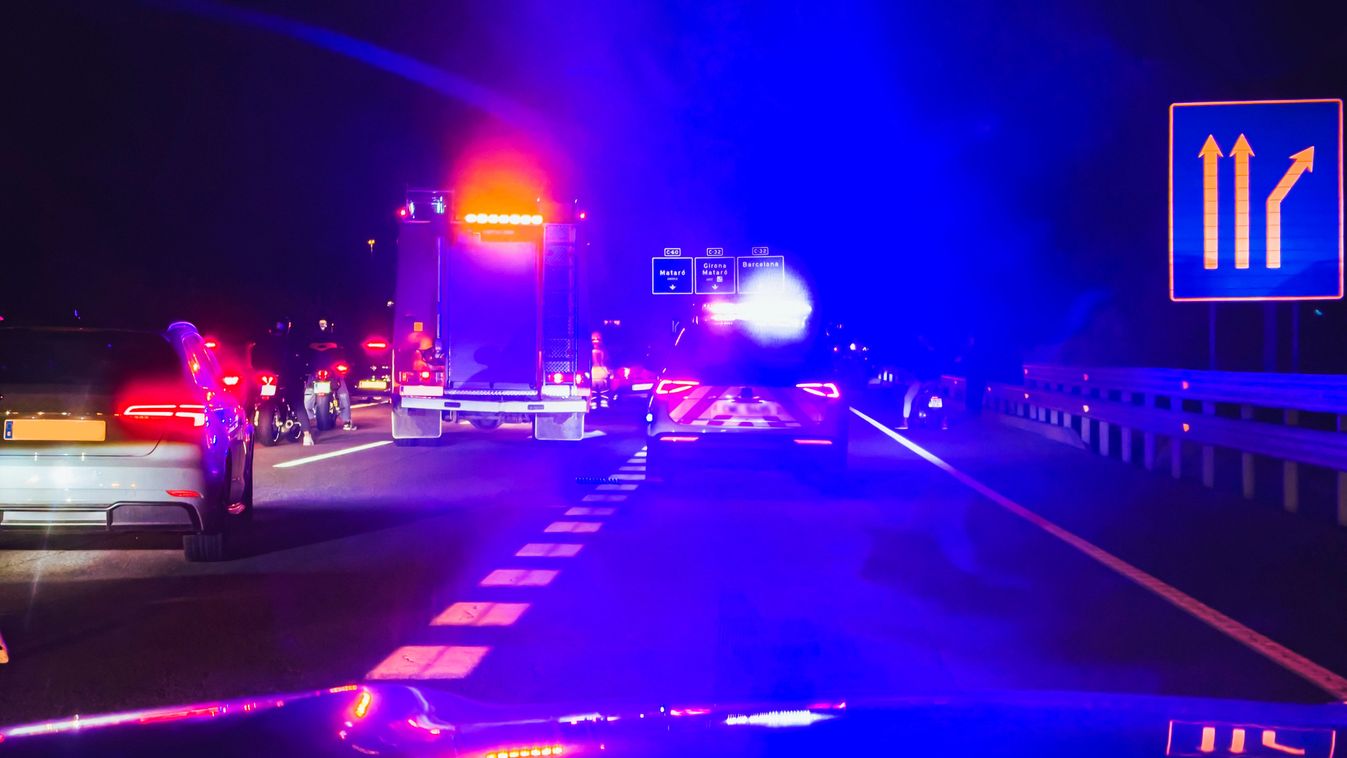Súlyos baleset az M7-esen – mentők és tűzoltók a helyszínen