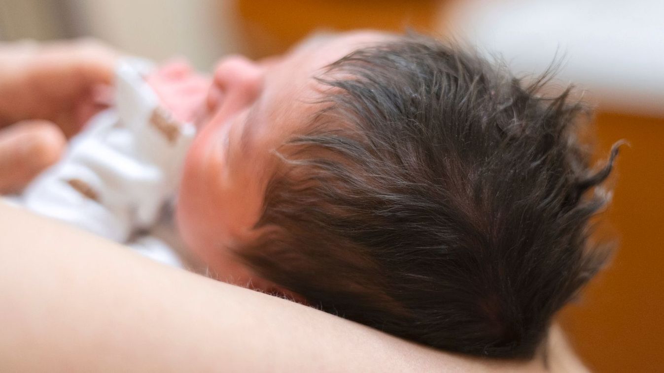 Nagyon szorítunk a kis Elif Máriáért, 18 baba született a héten