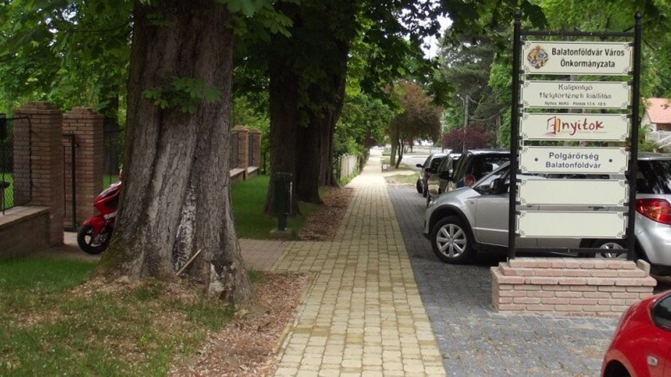 Döntöttek: ebben a Balaton-parti városban egész évben fizethetsz már a parkolásért