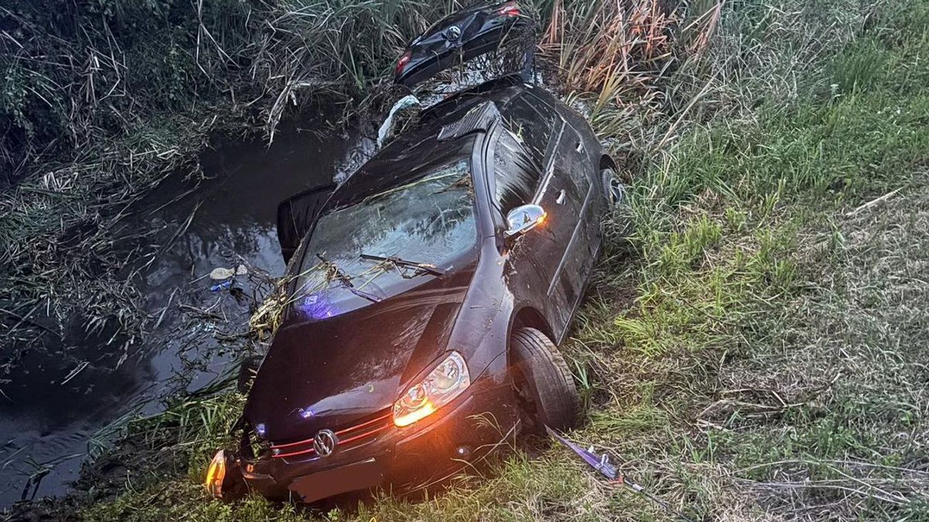 Árokba borult és szörnyethalt a sofőr a brutális balesetben