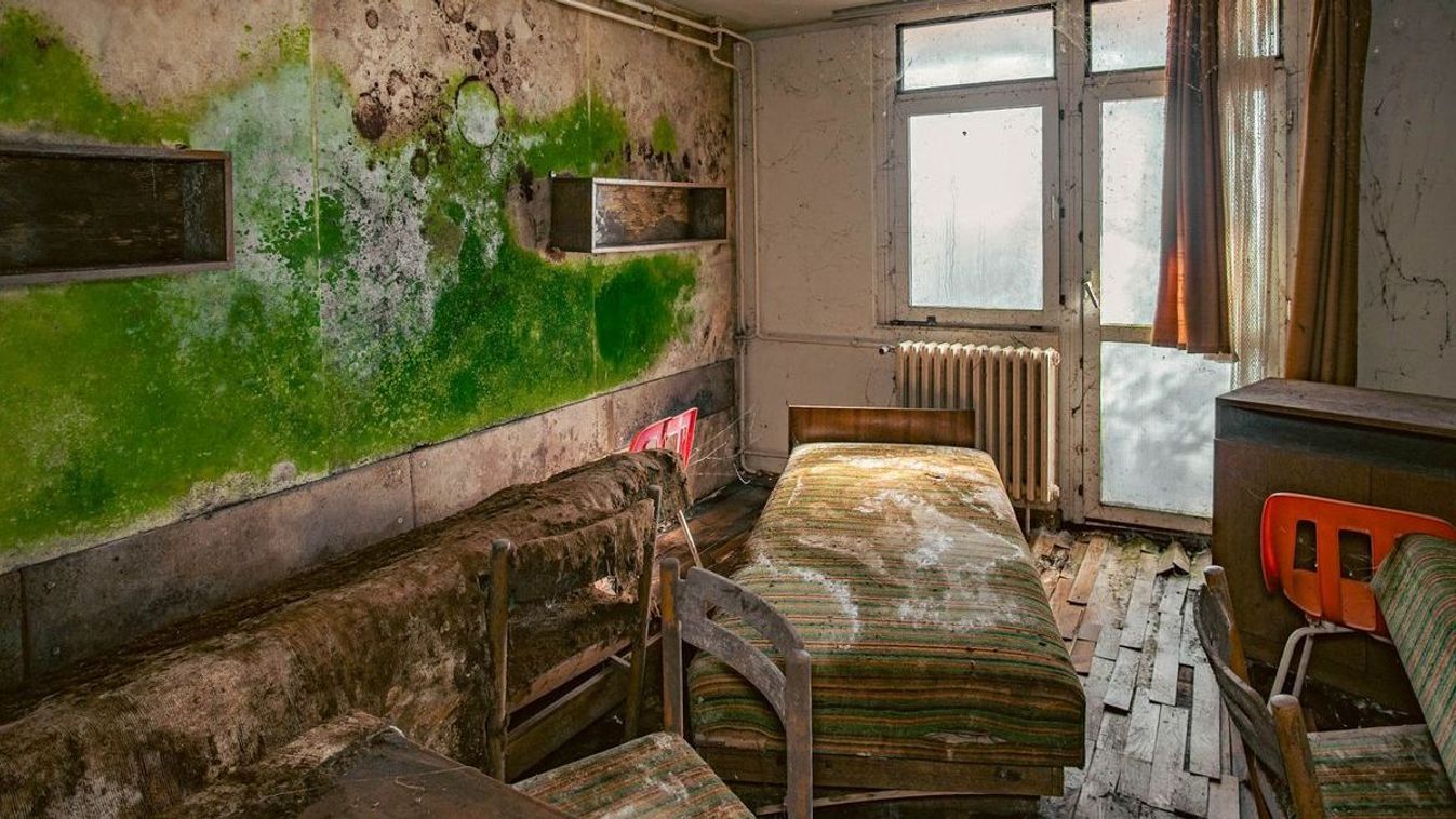 Hiába csodás balatoni panoráma, ebben az üdülőben megállt az idő