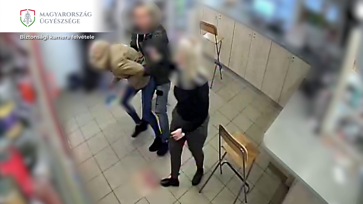Kirángatta a dohányboltból, ezért vádat emeltek ellene.