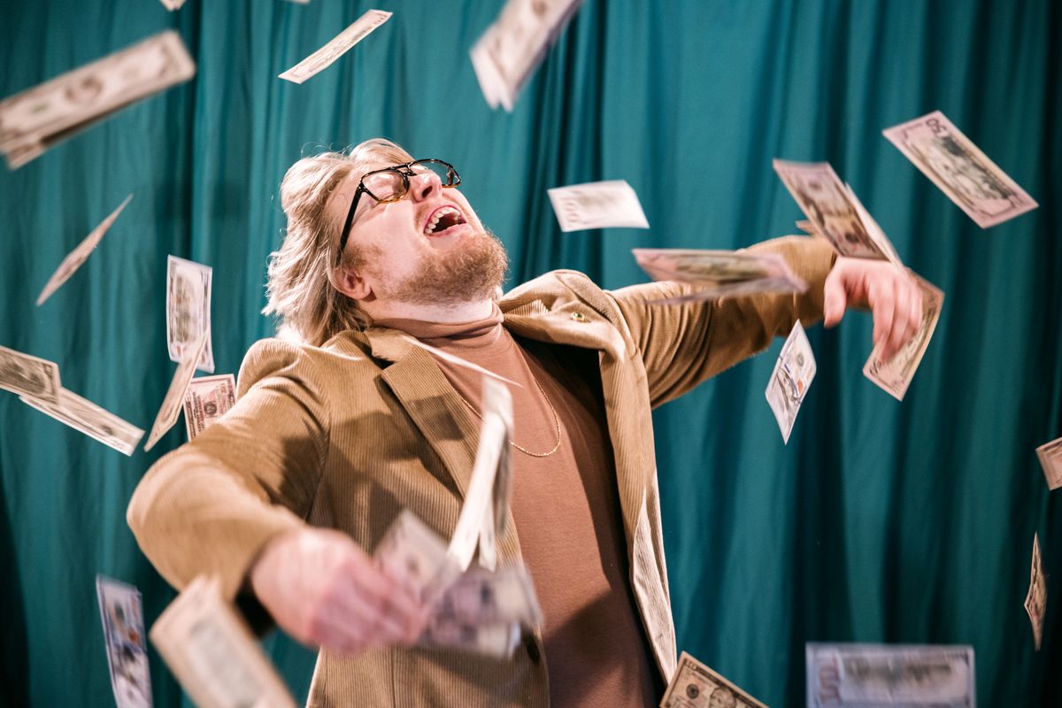 Retro Styled Man Celebrates in Falling Money Nem javasolt a kamu számla