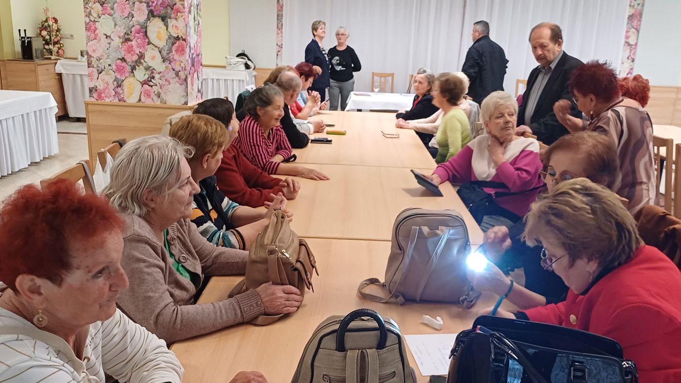 Ezeknek a kaposvári nyugdíjasoknak nincsenek anyagi gondjai