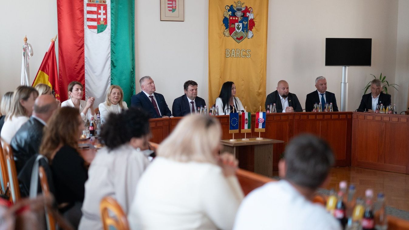 Barcsra hívták a horvát vállalkozókat