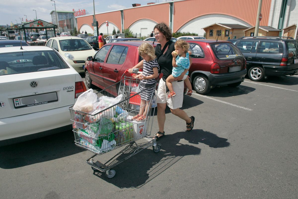 Bunkóság parkoláskor: egyes sofőrök annak ellenére állnak családi parkolóhelyre, hogy nem családdal vagy csak egyedül érkeznek autójukkal